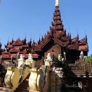 Backpacking-in-Myanmar-Mandalay-Teakholz-Shwenandaw-Pagoda