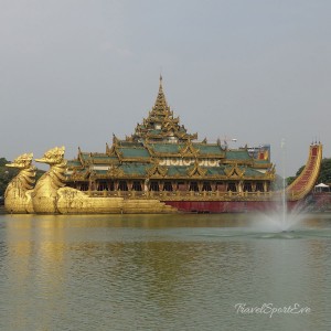 Backpacking-in-Myanmar-Yangon-Kandawgyi-Lake